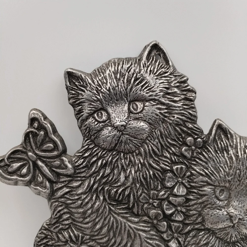 VTG Carson Pewter Cat Wall Plaque Two Longhair Cats Butterfly Garden Wheelbarrow